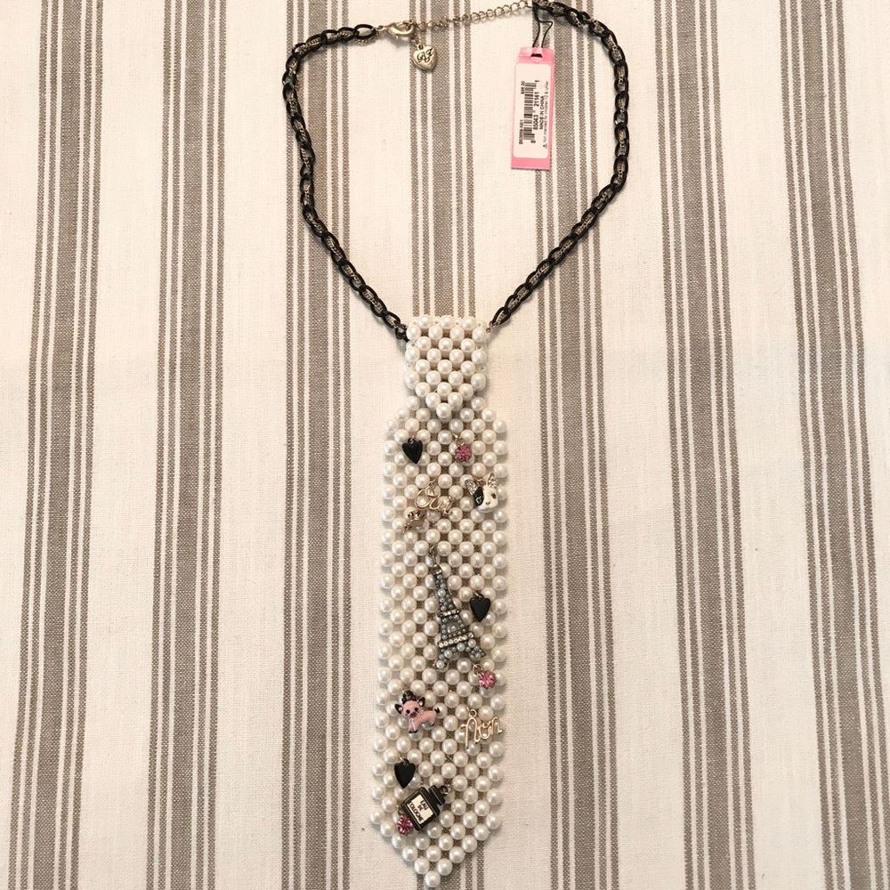 NWT Rare Betsy Johnson Paris themed tie necklace